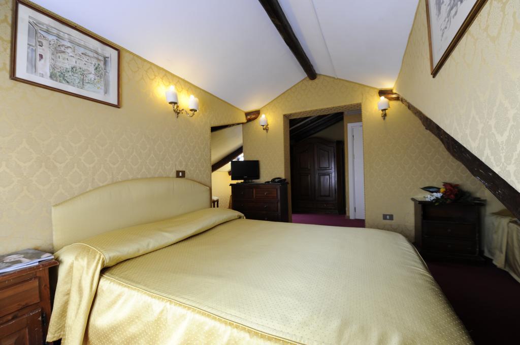 Rosa Hotel 2*