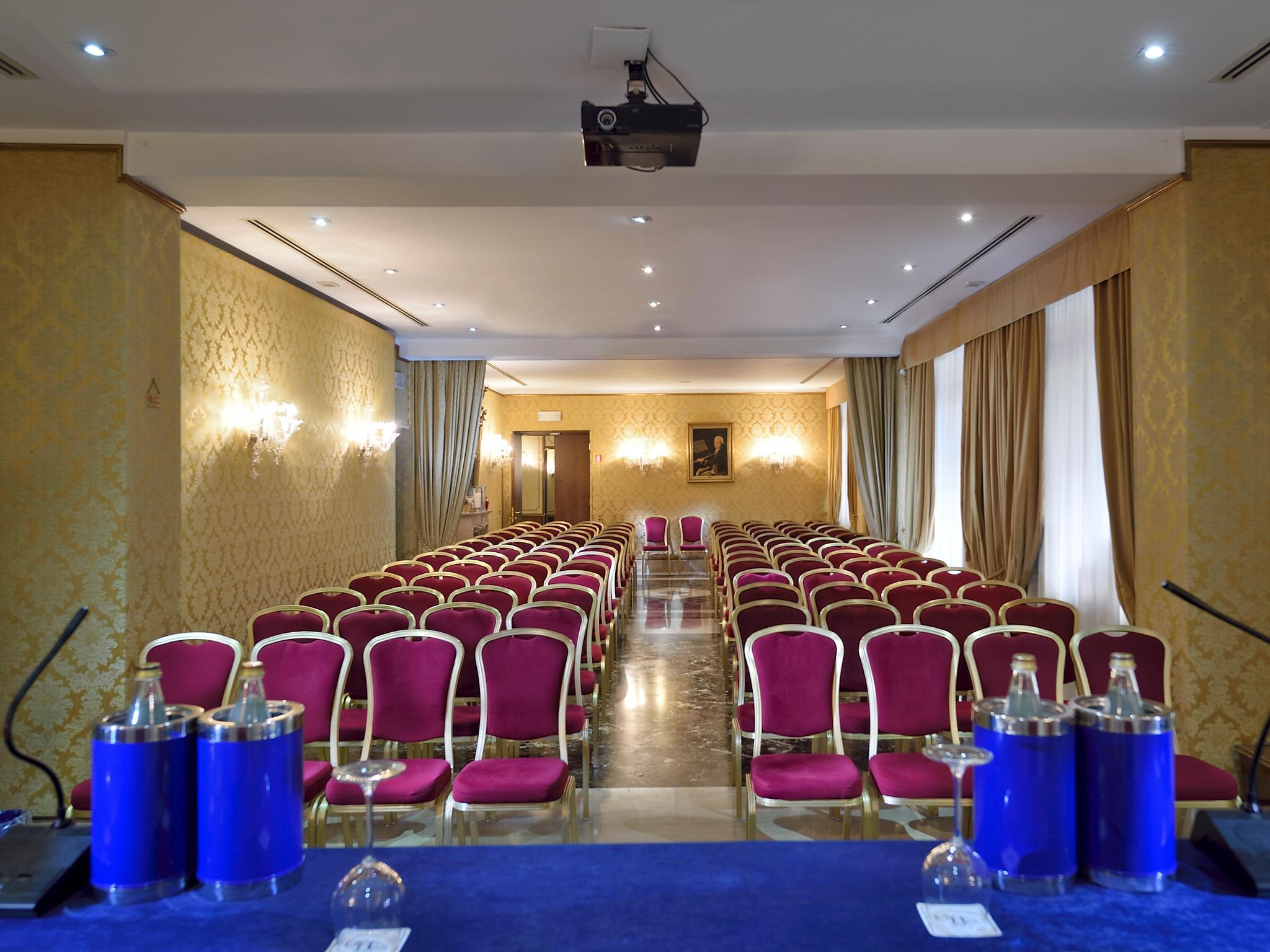Hotel Amadeus 4*