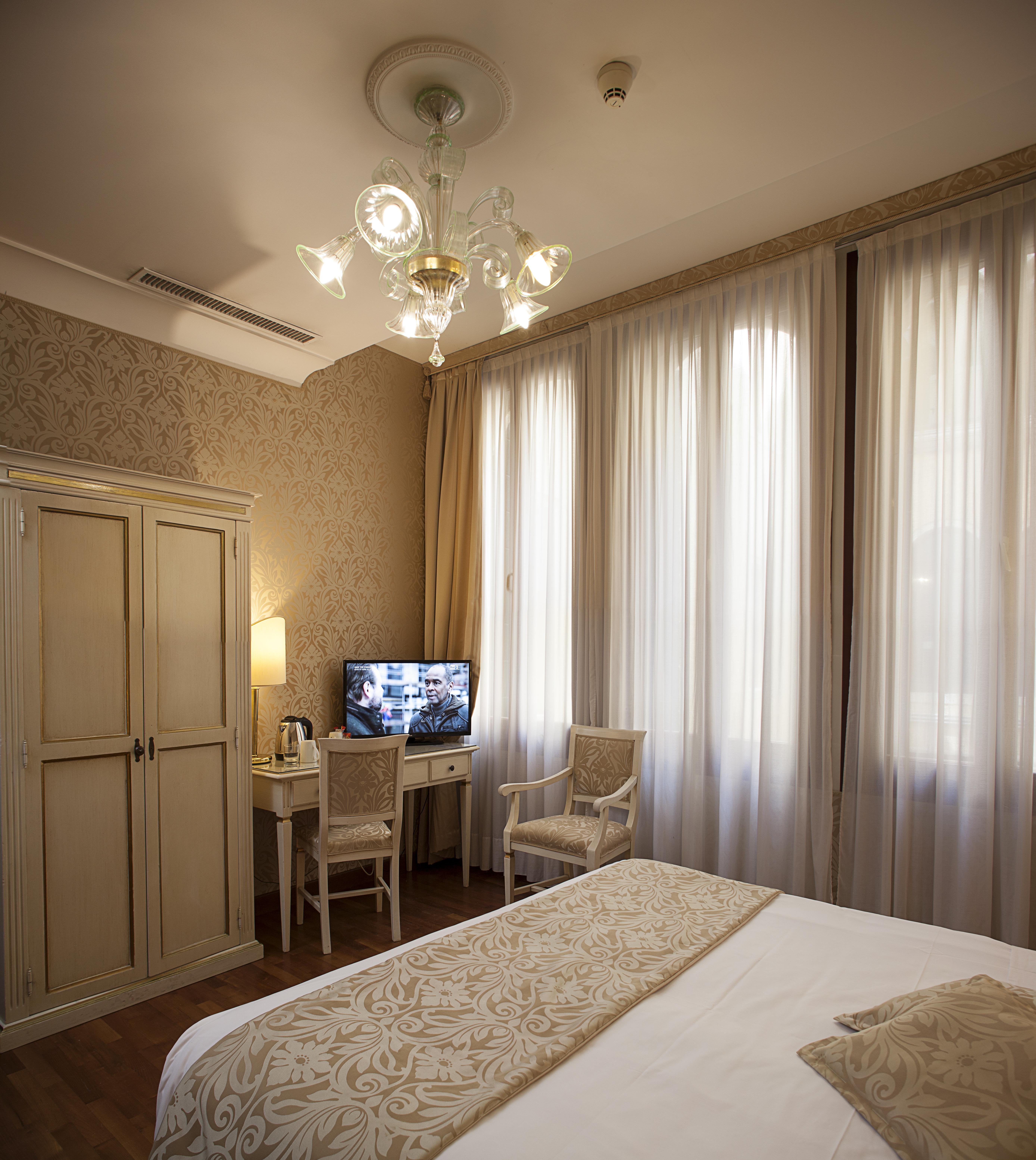 Ca' D'oro Hotel