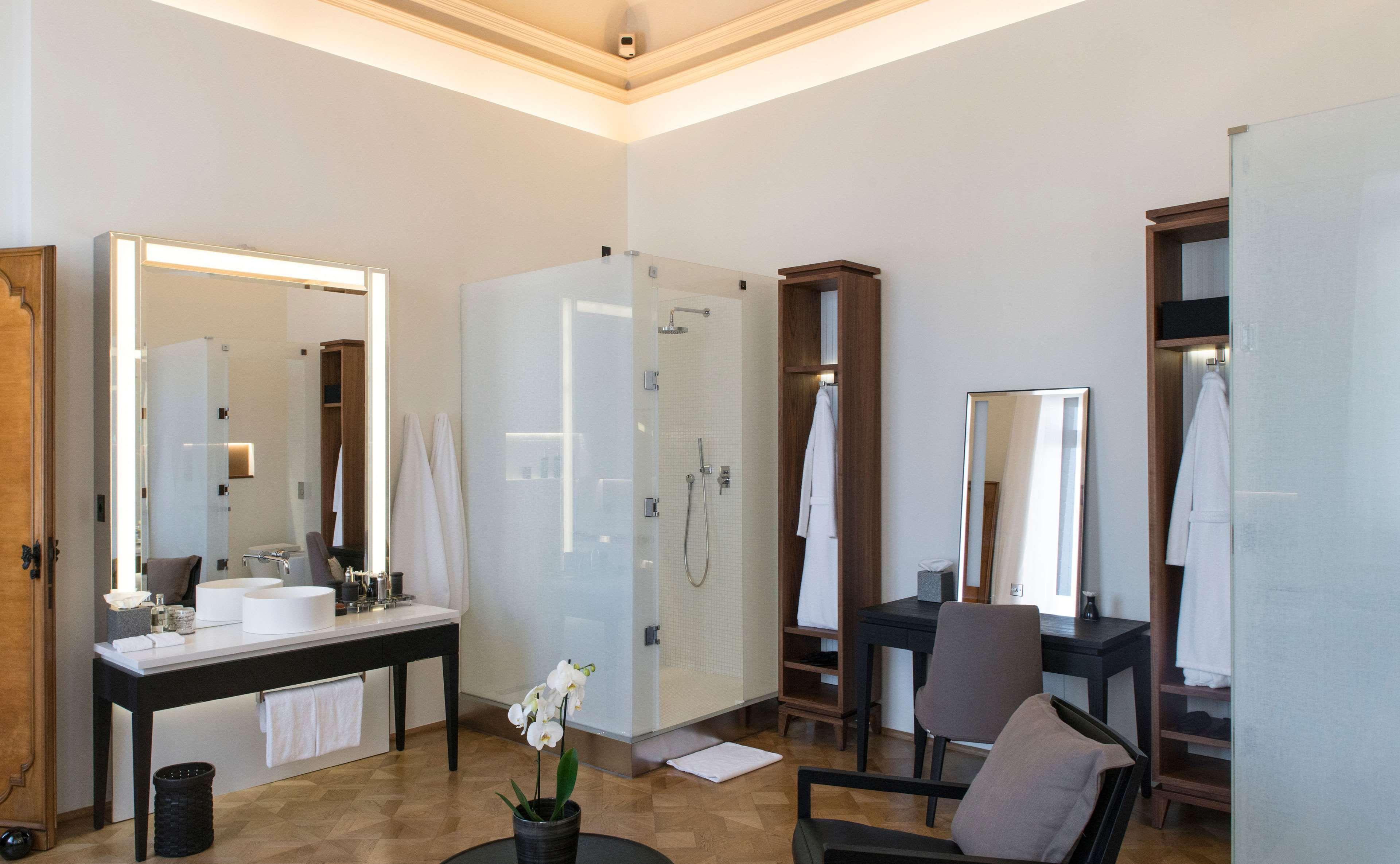 Aman Hotel 5*