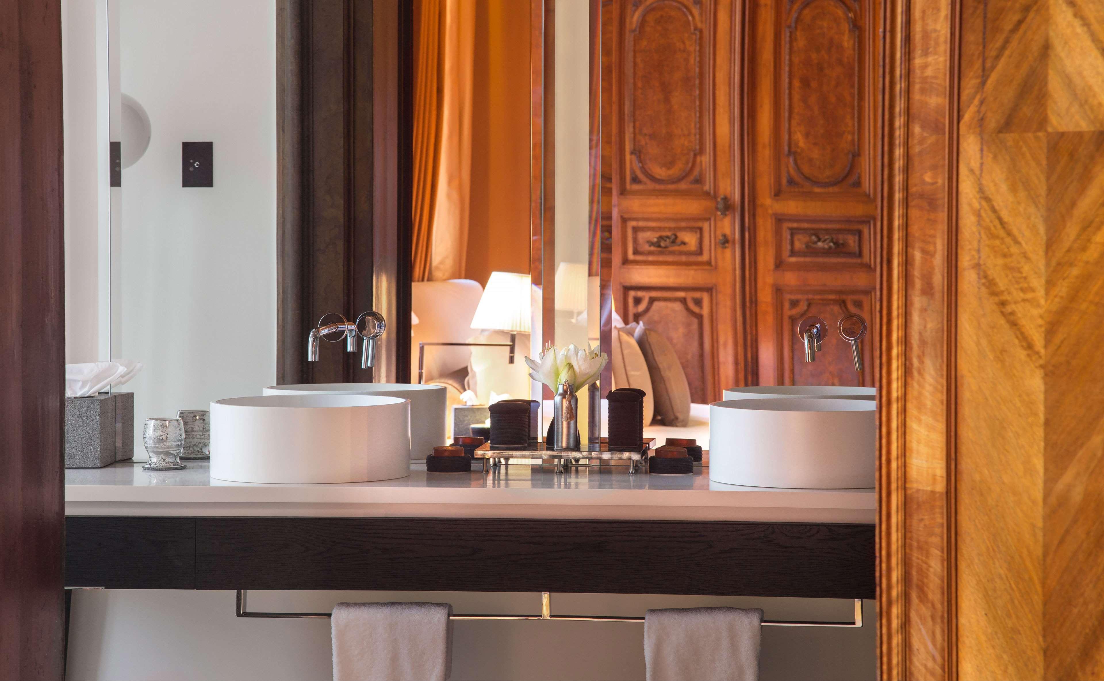 Aman Hotel 5*