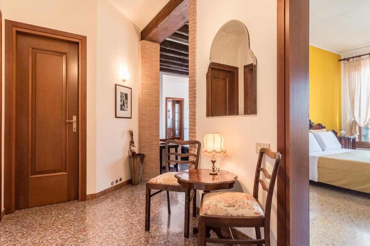 Colombina House Close To The Train Station *