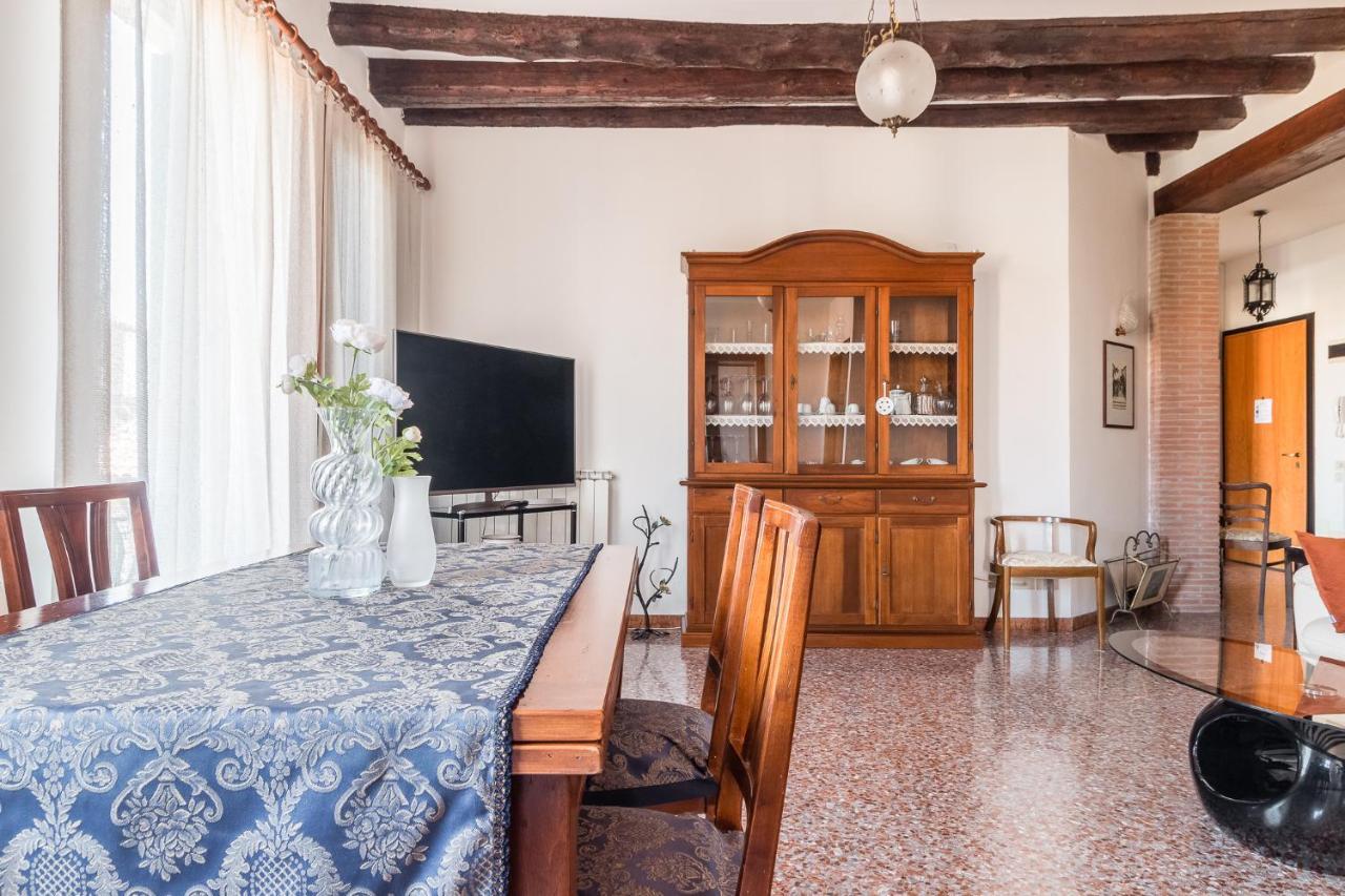 Colombina House Close To The Train Station *