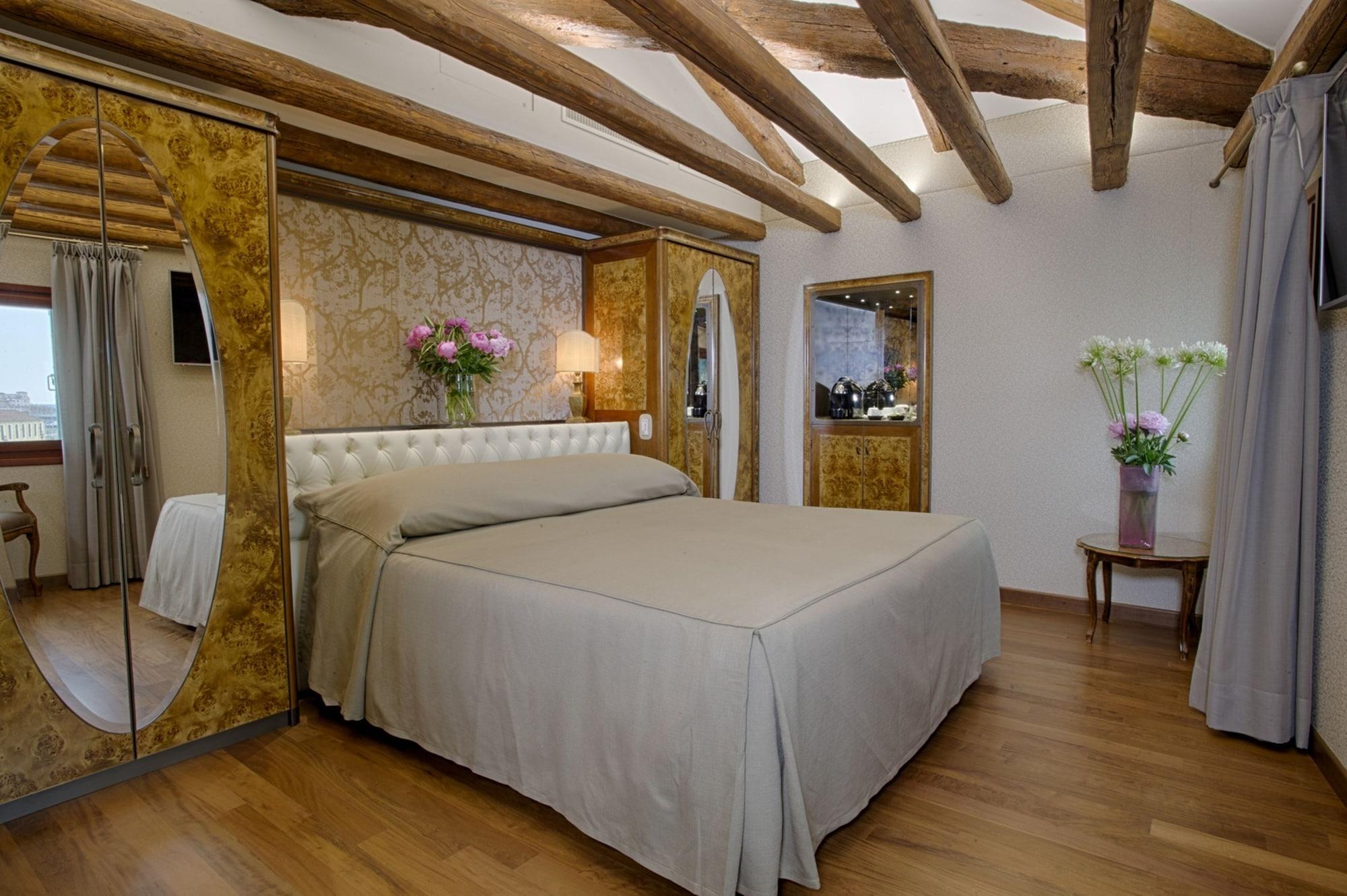 Santa Chiara Hotel 4*
