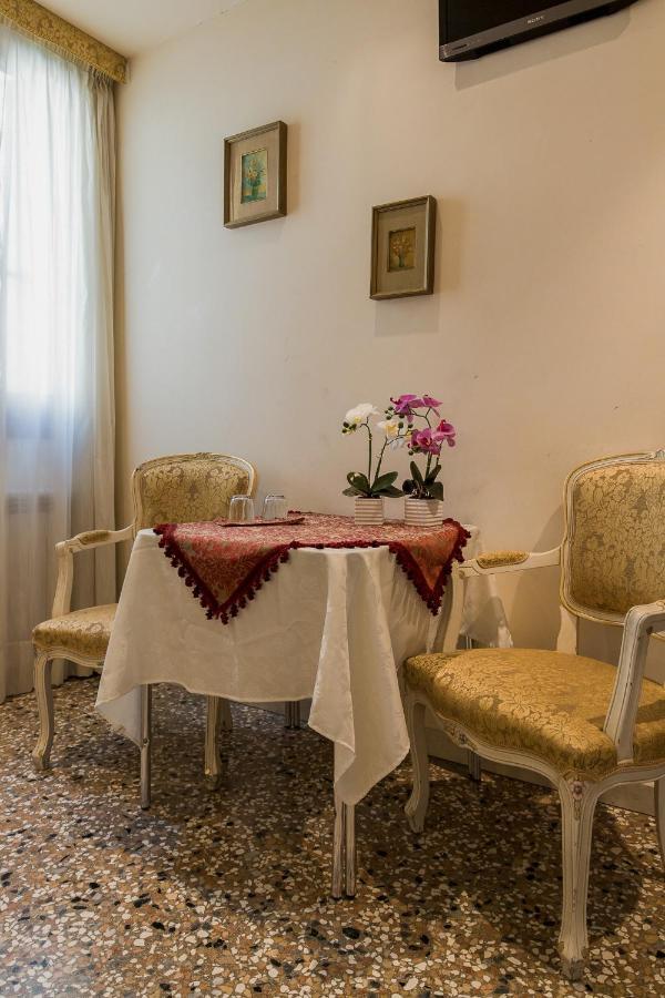 Venice Inn *