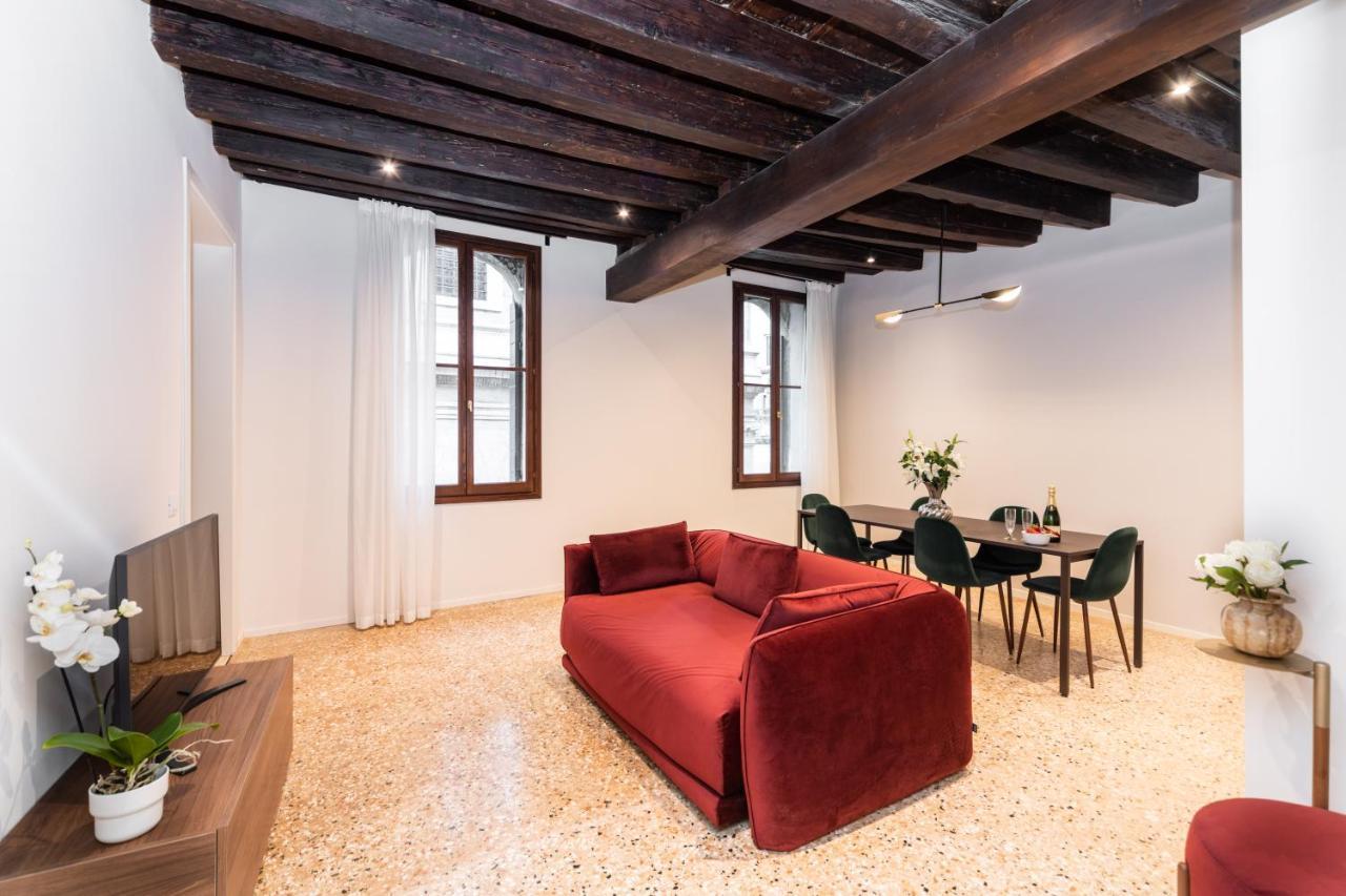 Palazzo Miracoli *