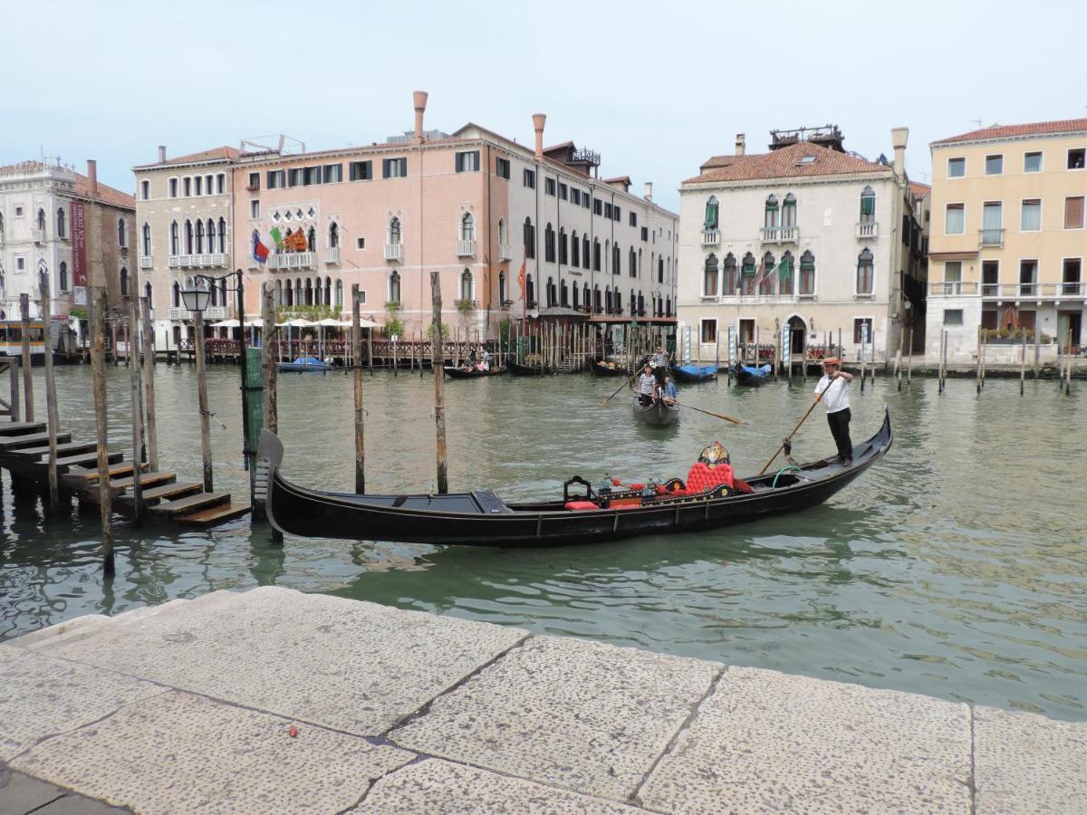 Rialto Grand Canal View * Venise