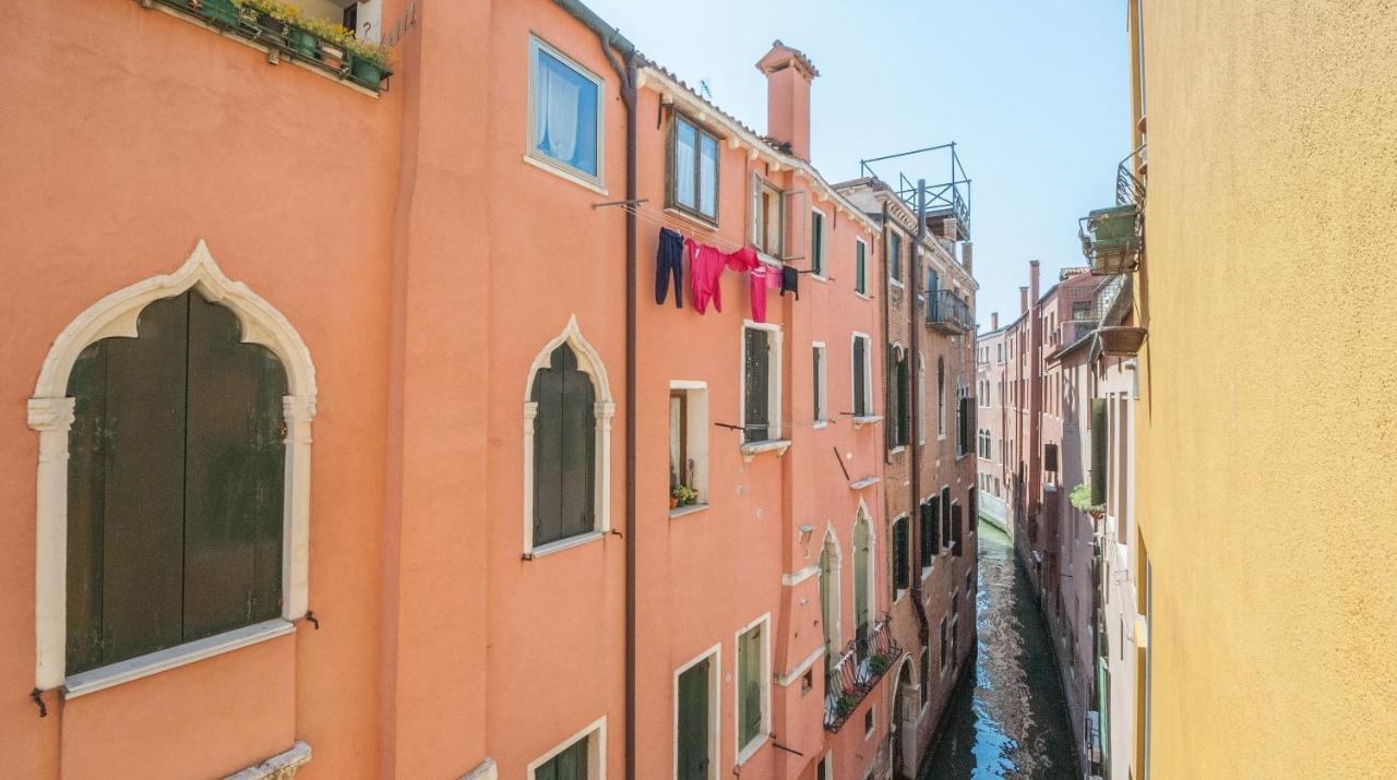 Stylish Renovated In The Heart Of The *