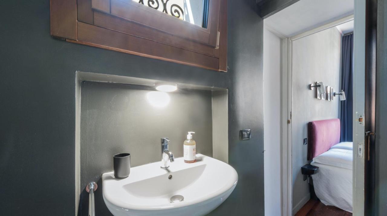 Stylish Renovated In The Heart Of The City Apartment