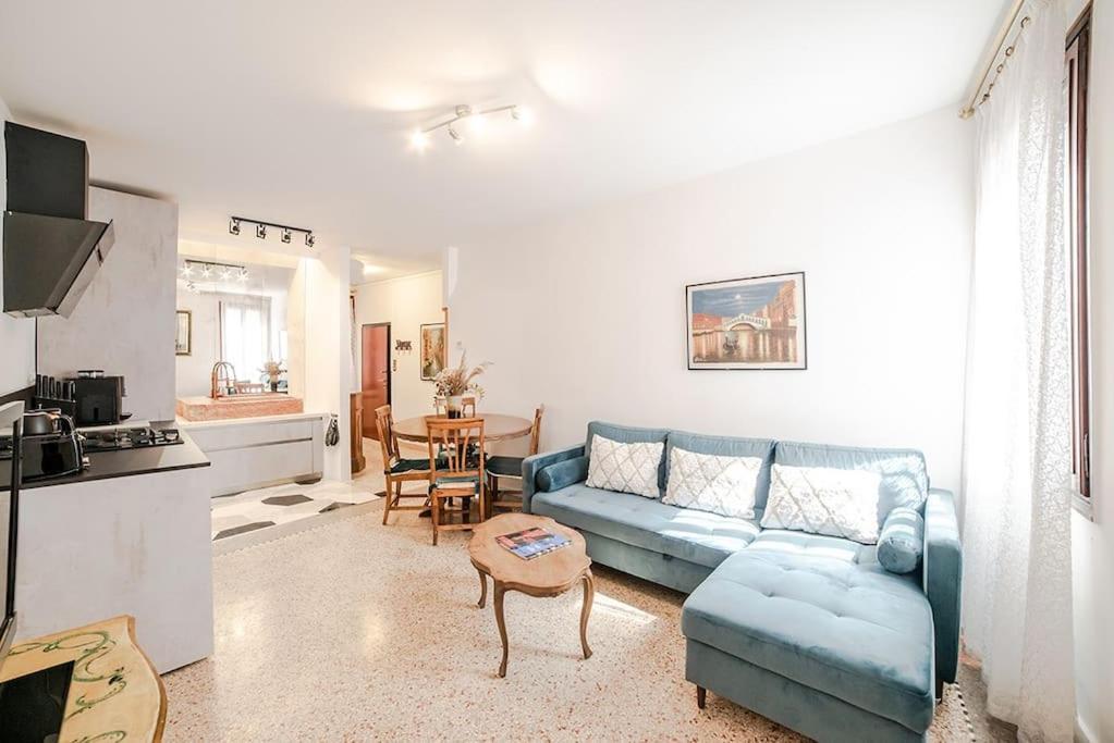 Delightful At 5 Mins From Rialto Bridge Apartment