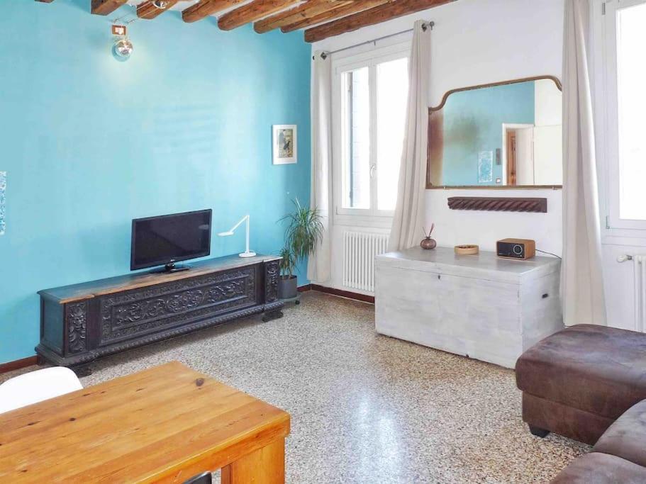 Apartment Bright Channel View