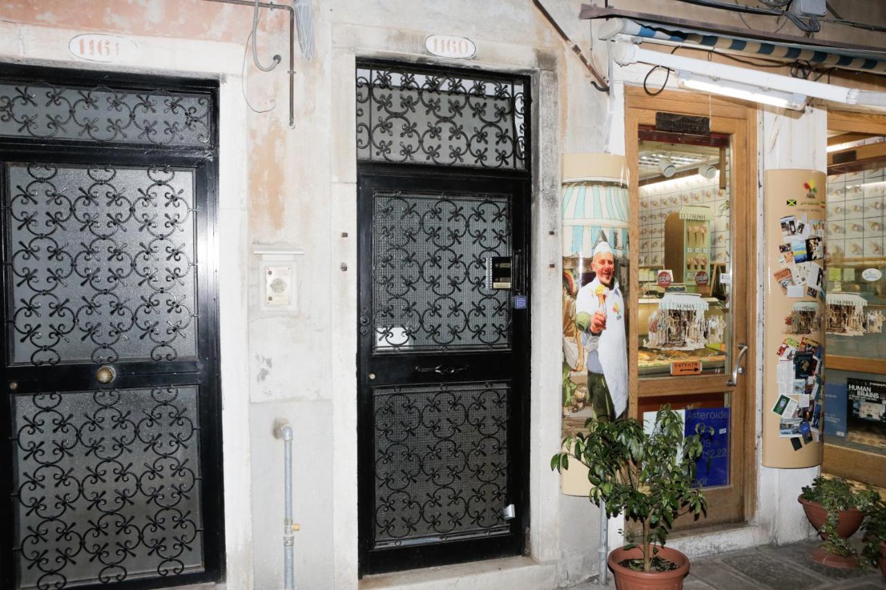 Santa Croce Guest house *