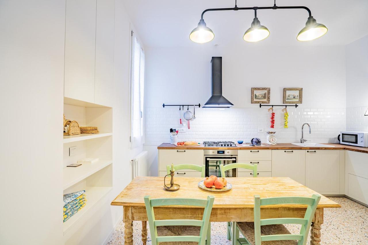 Ca' San Beneto Completely Refurbished In A Fabulously Area * Venise