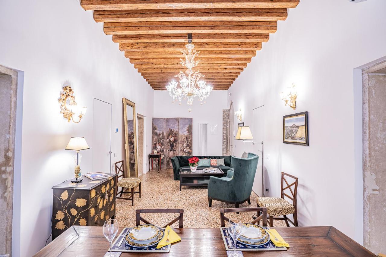 Appartement Ca' San Beneto Completely Refurbished In A Fabulously Area