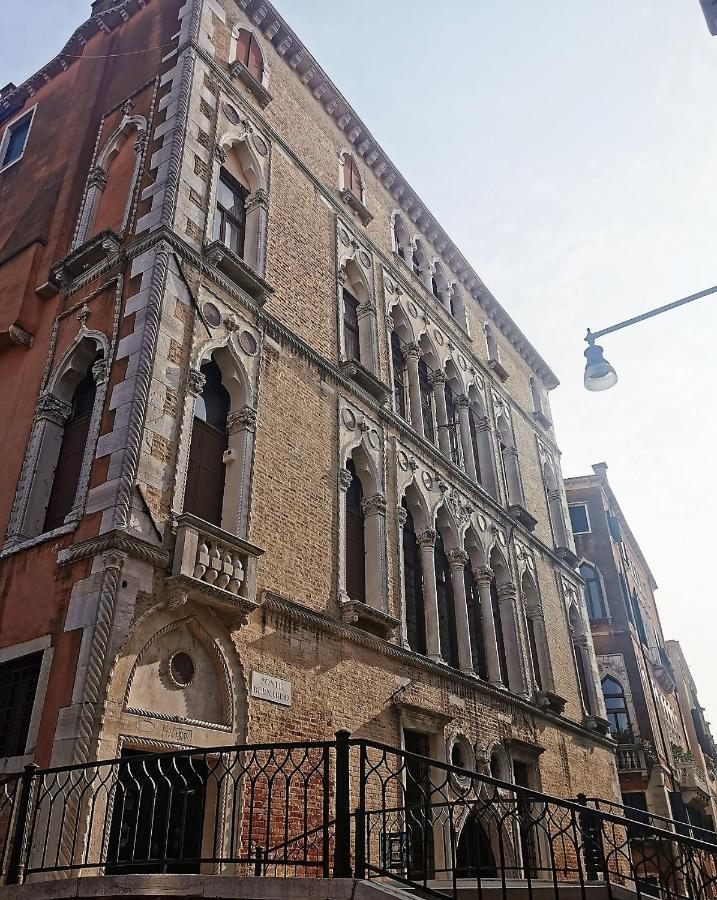Palazzo Ca' Bernardo By Francesco Molon Gasthuis *