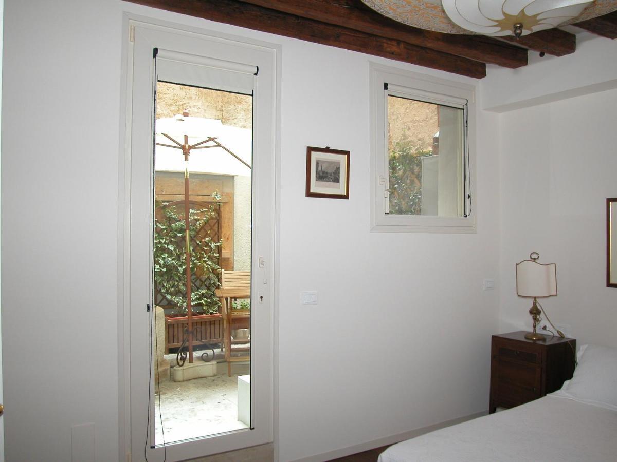 Al Pozzo Dei Scoacamini, 100 M From San Marco, Ground Floor Appartamento *