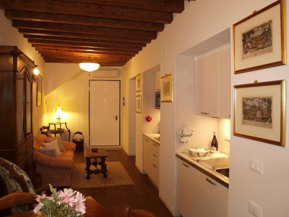 Al Pozzo Dei Scoacamini, 100 M From San Marco, Ground Floor Appartement Venetië