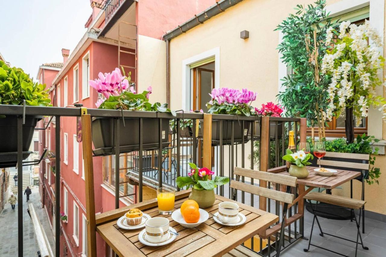 Affittacamere Hinc Domus - Residenza Da Qui New *