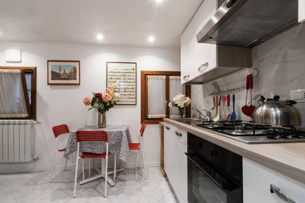 Ca'mariagrazia Flat In With Private Patio Appartamento