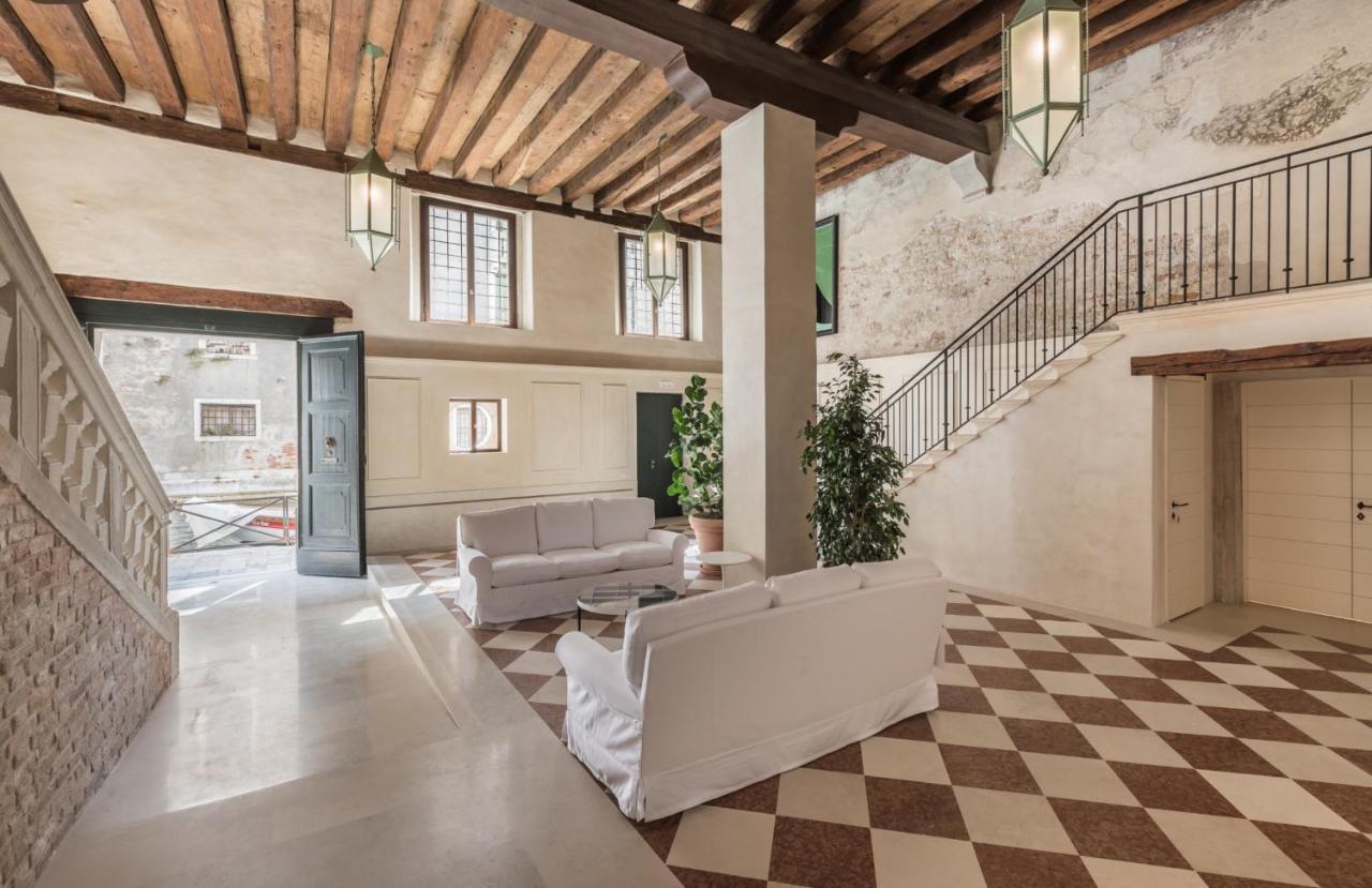 Scaleter - A Fine Luxury In Palazzo With Canal View Venise