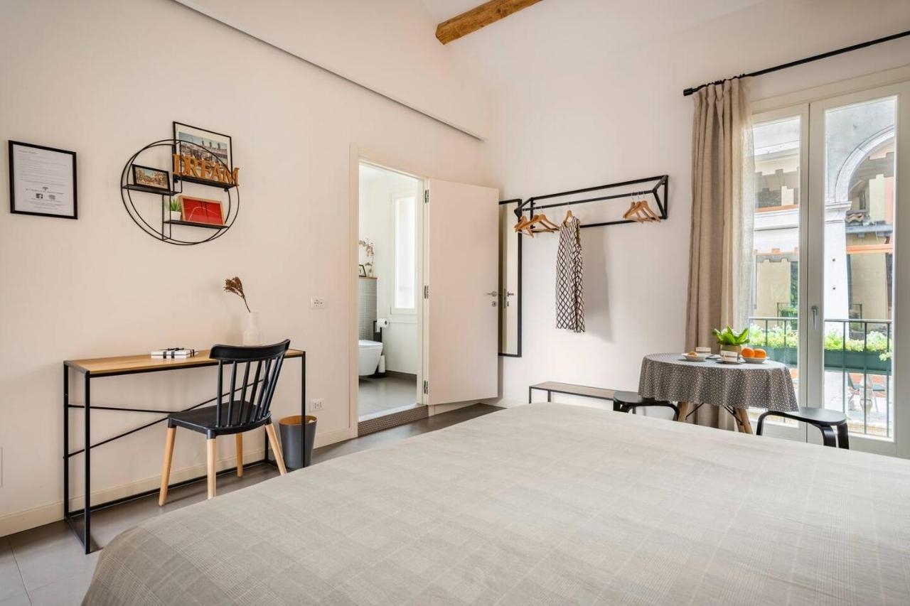Affittacamere Hinc Domus - Residenza Da Qui New