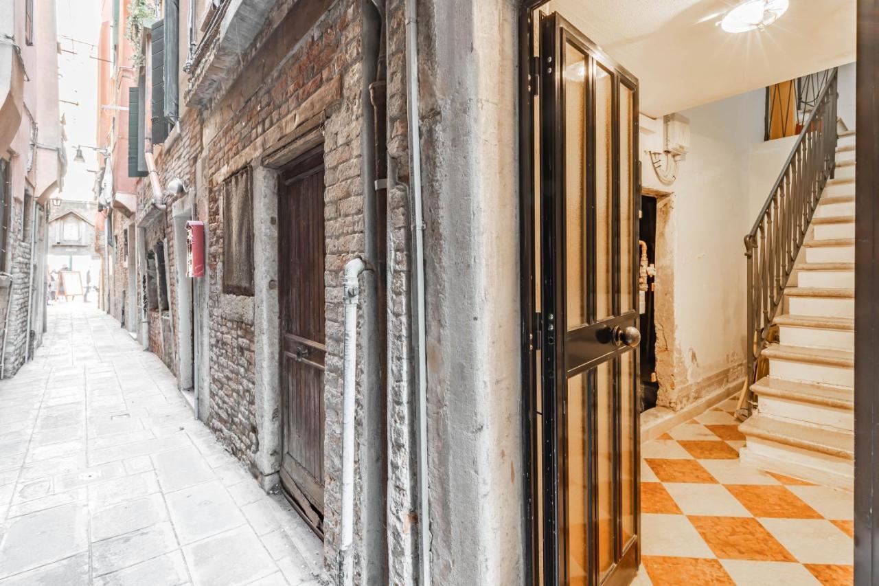 The Red Door * Venezia