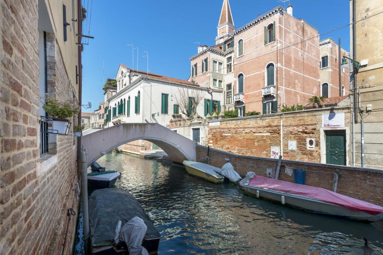 With Canal View In A Quiet Neighbourhood Appartement *