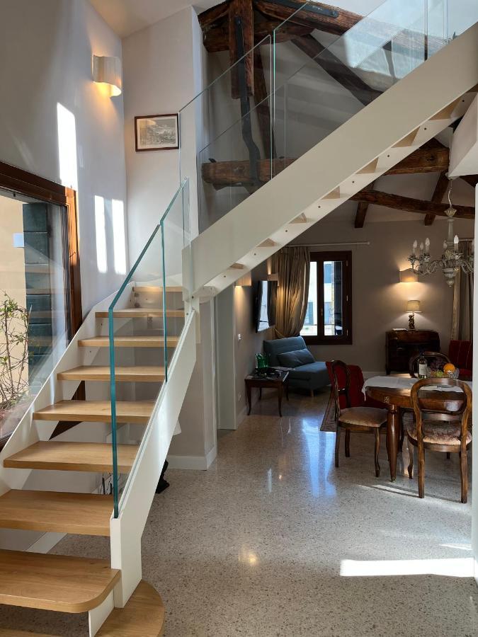 Palazzo Veneziano Direct At The Canal With Roof Terrace Hébergement de vacances