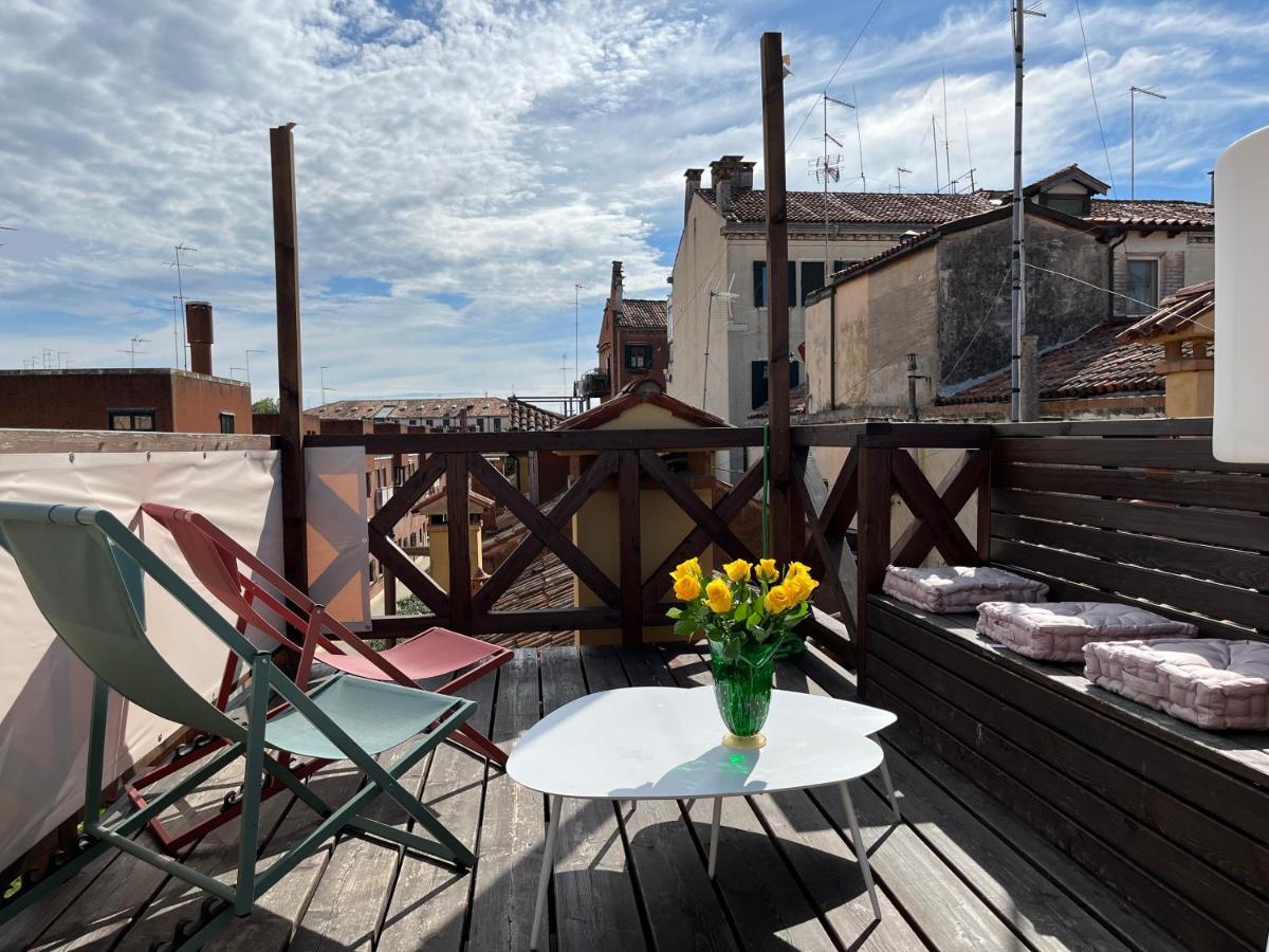 Hébergement de vacances Palazzo Veneziano Direct At The Canal With Roof Terrace *