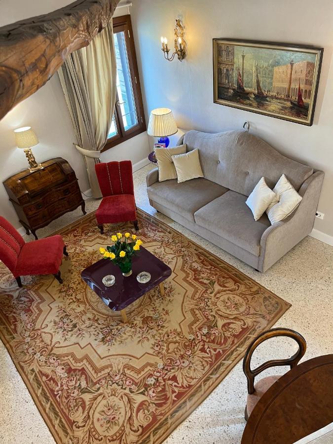 Hébergement de vacances Palazzo Veneziano Direct At The Canal With Roof Terrace