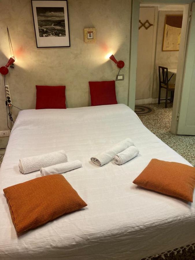 San Marco Orange Nest * Venise
