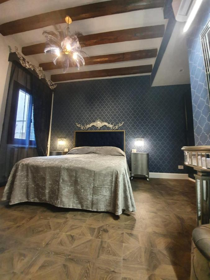 Daniela's Venetian Style Apartment *