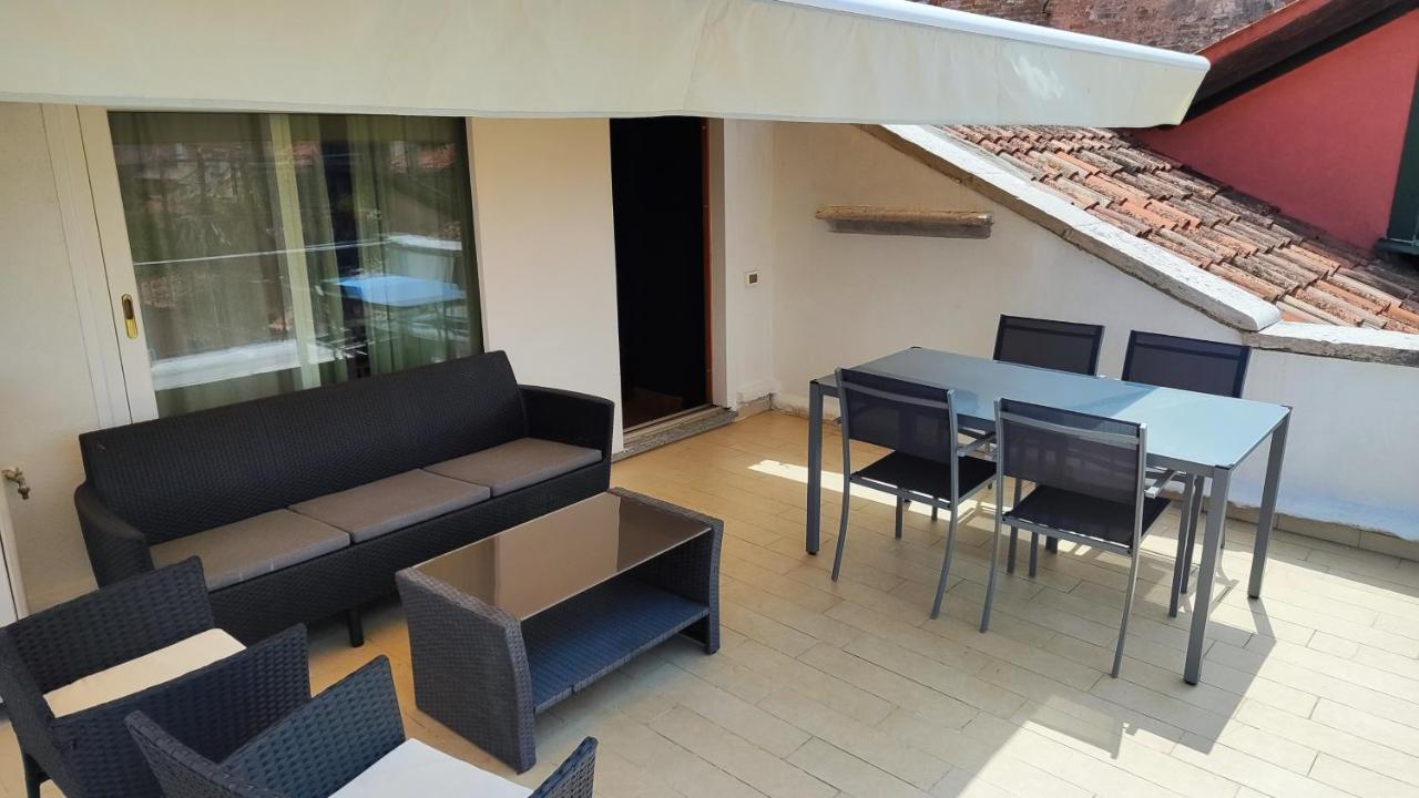 Apartment Terrace *