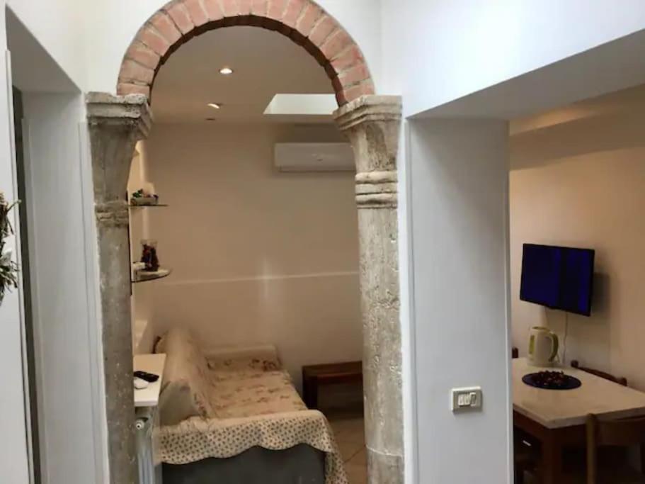 Close Guglie Bridge Apartment