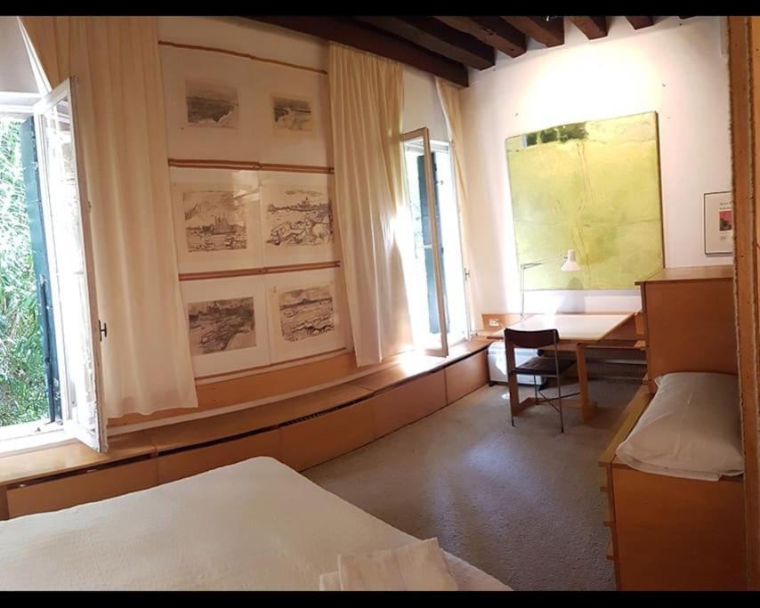 Appartement Open Space A Fra Architettura E Pittura, Fra Moderno E Antico *