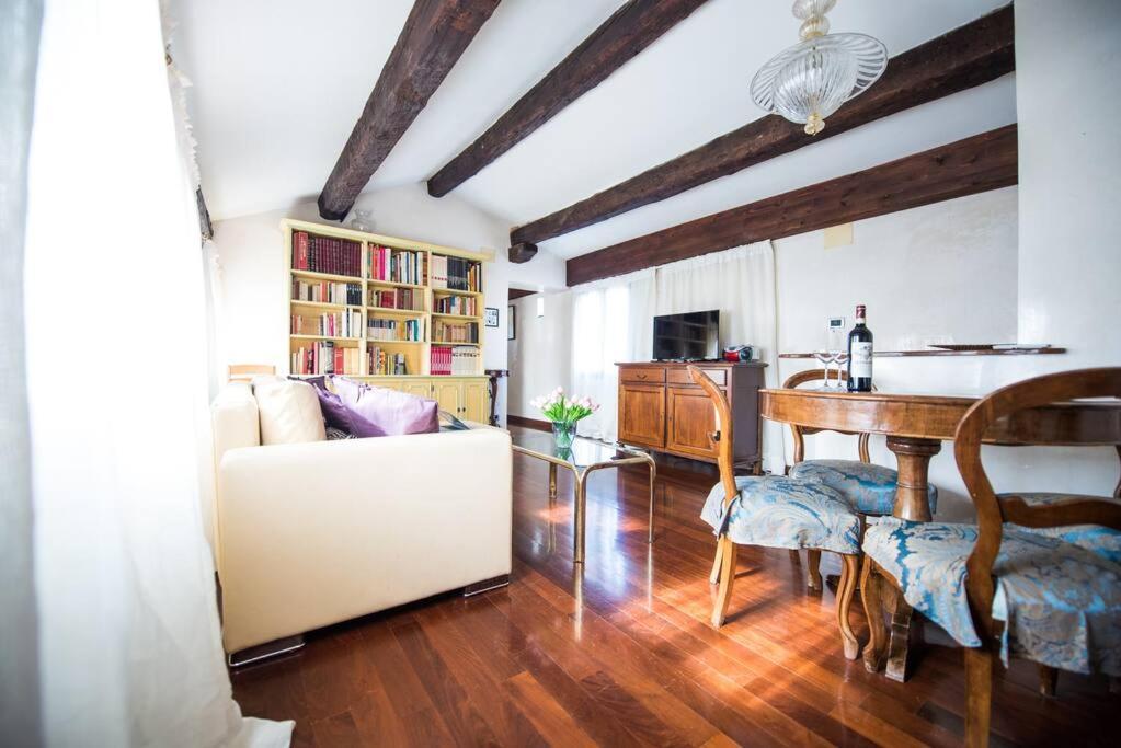Attic Behind St. Mark's Square Appartamento *