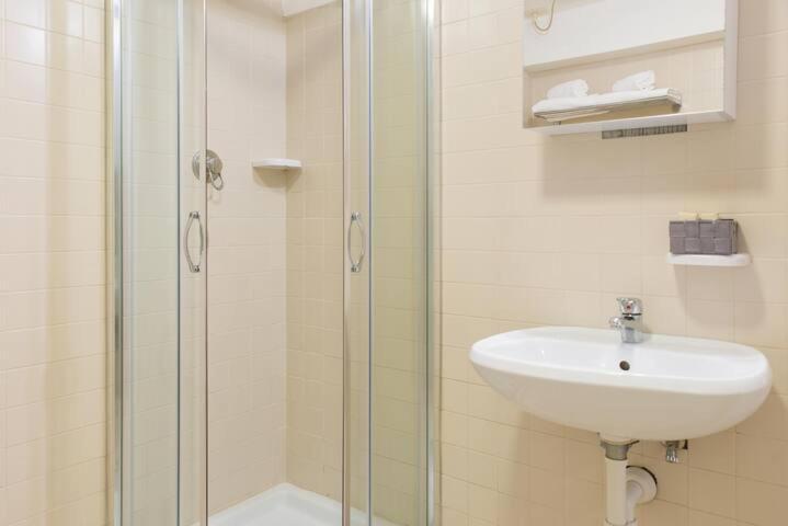-spacious And Flat With Private Patio Appartamento *