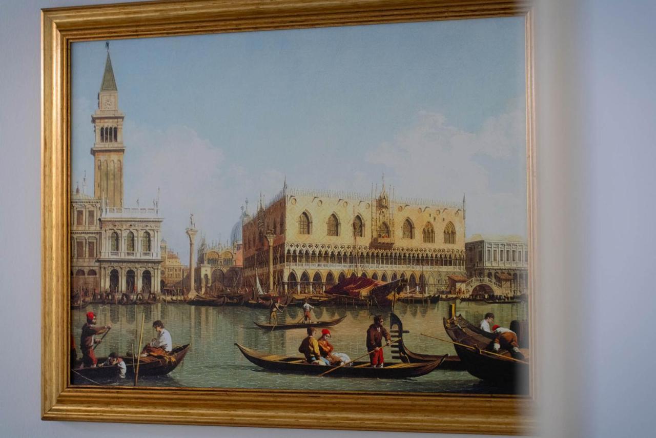 Loving In Venice, 5 Stars