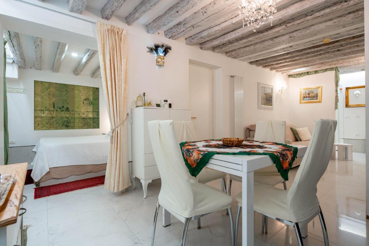 Loving In Venice, 5 Stars Venetië