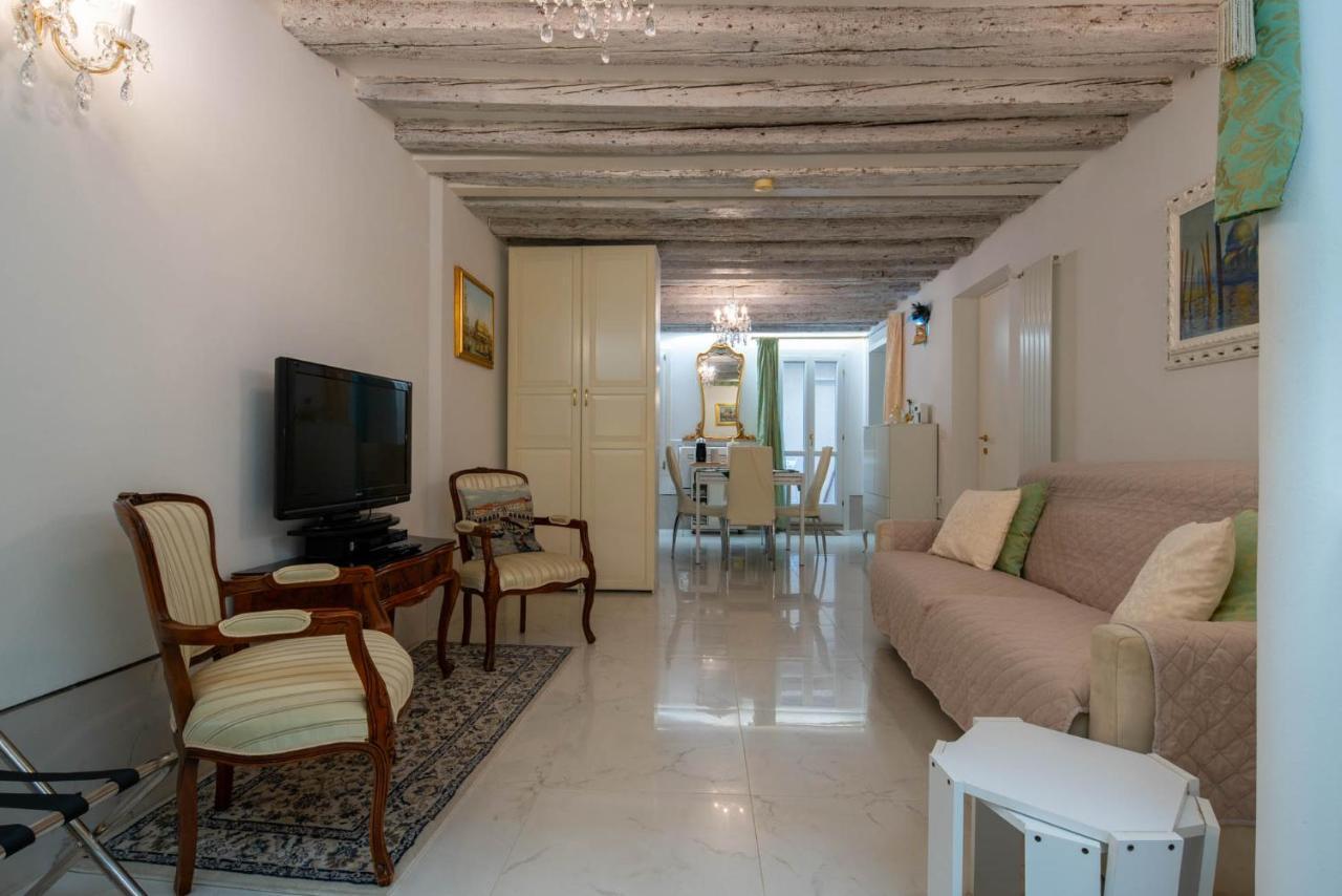 Loving In Venice, 5 Stars * Venetië
