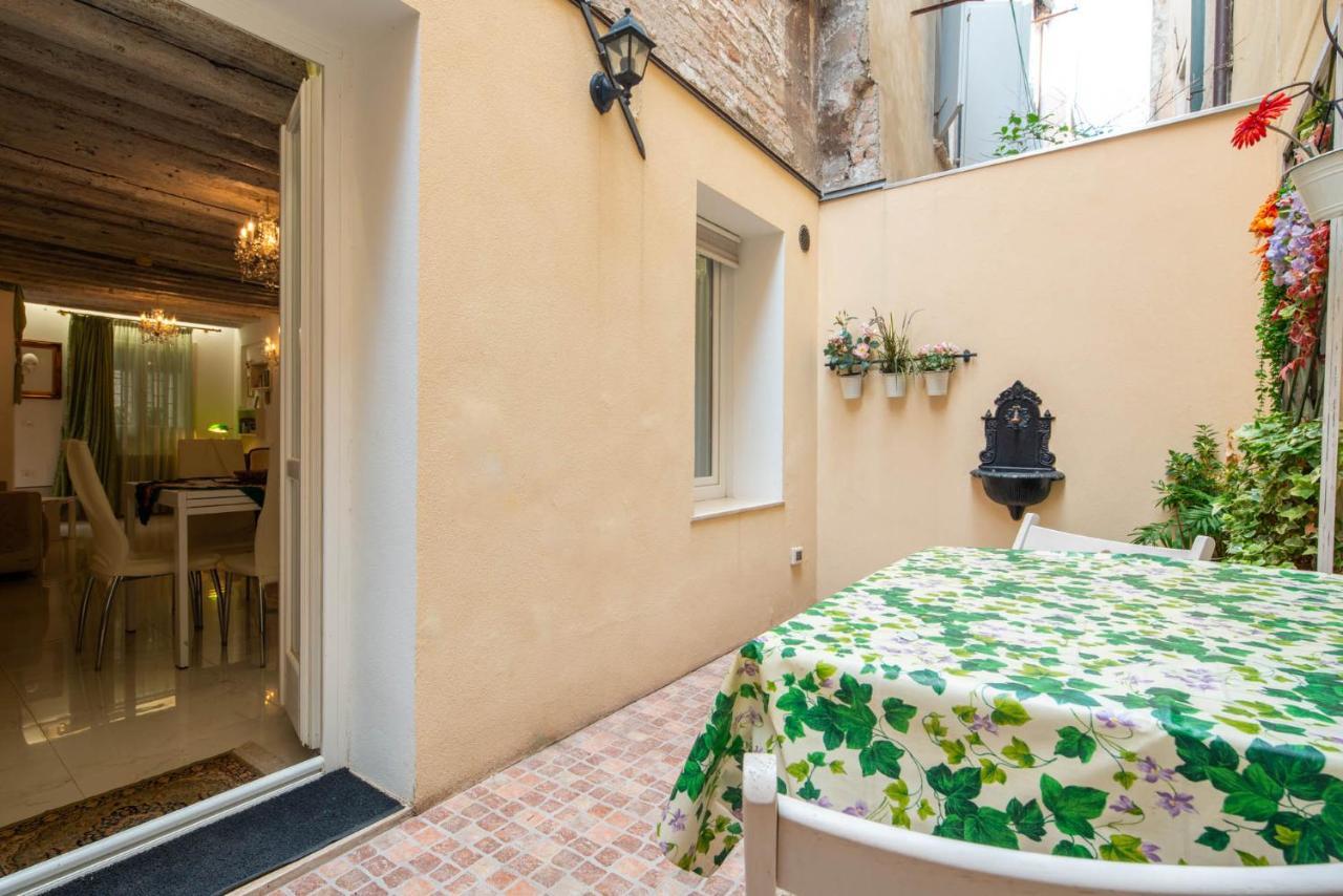Loving In Venice, 5 Stars Venetië