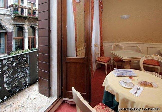 Becher Hotel Venise