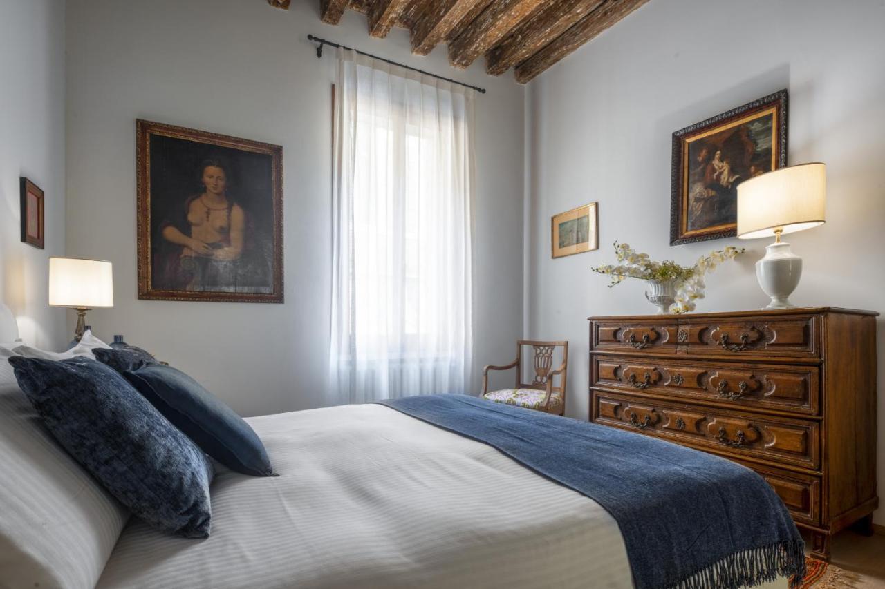 Apartment Miracoli With View On The Canal R&r Venedig