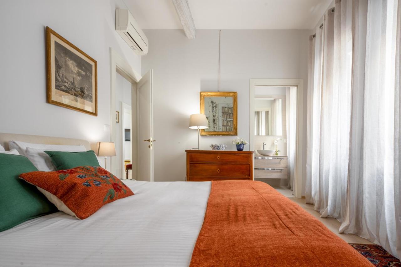 Apartment Miracoli With View On The Canal R&r Venedig