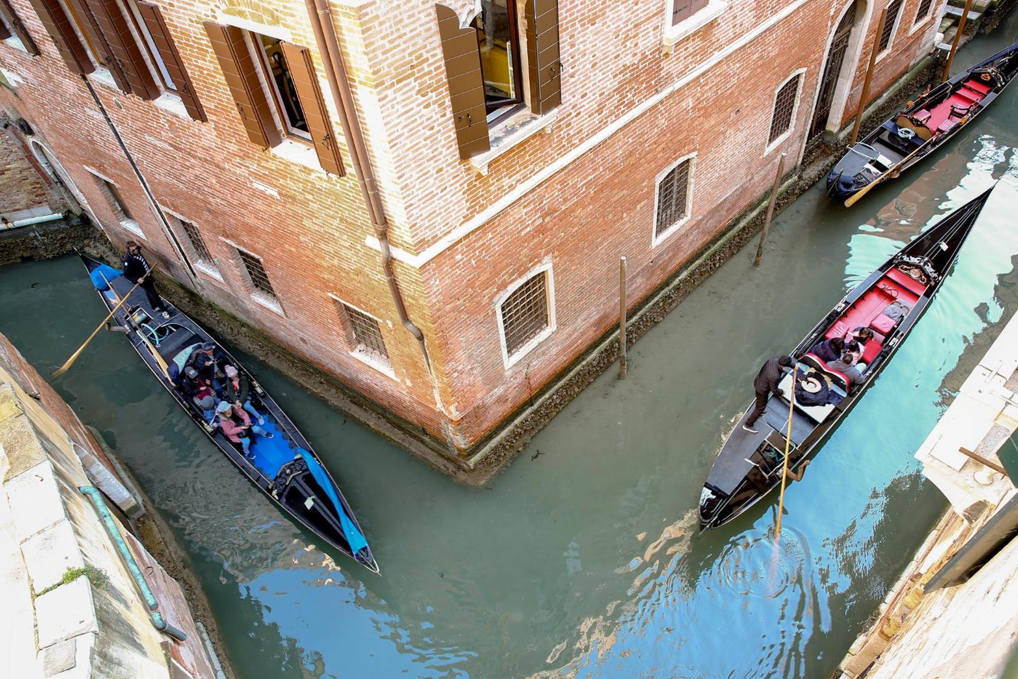 Flat With Canal View Near San Marco Venezia
