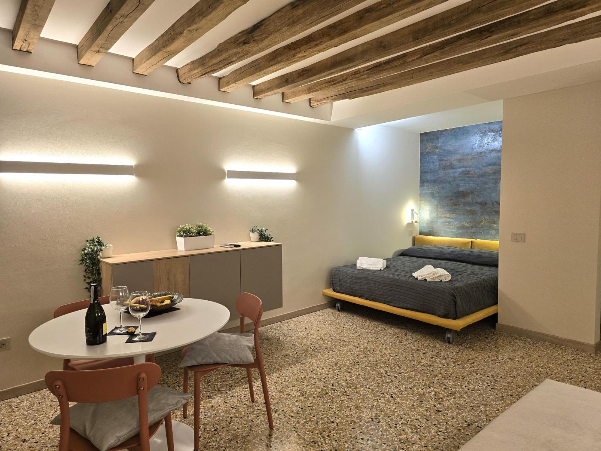 Cozy With Canal View