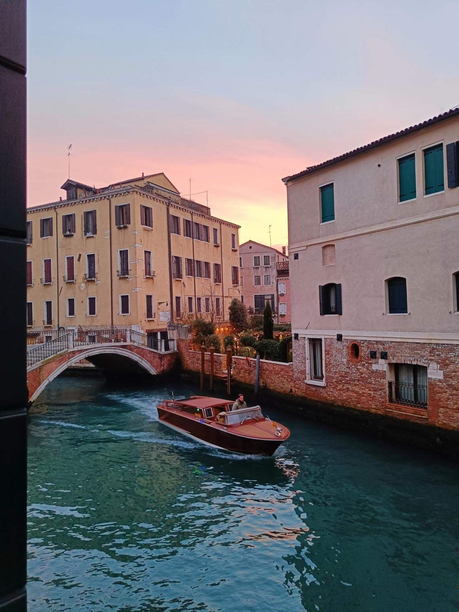 Ca' Dino - Canal View Apartment Venedig