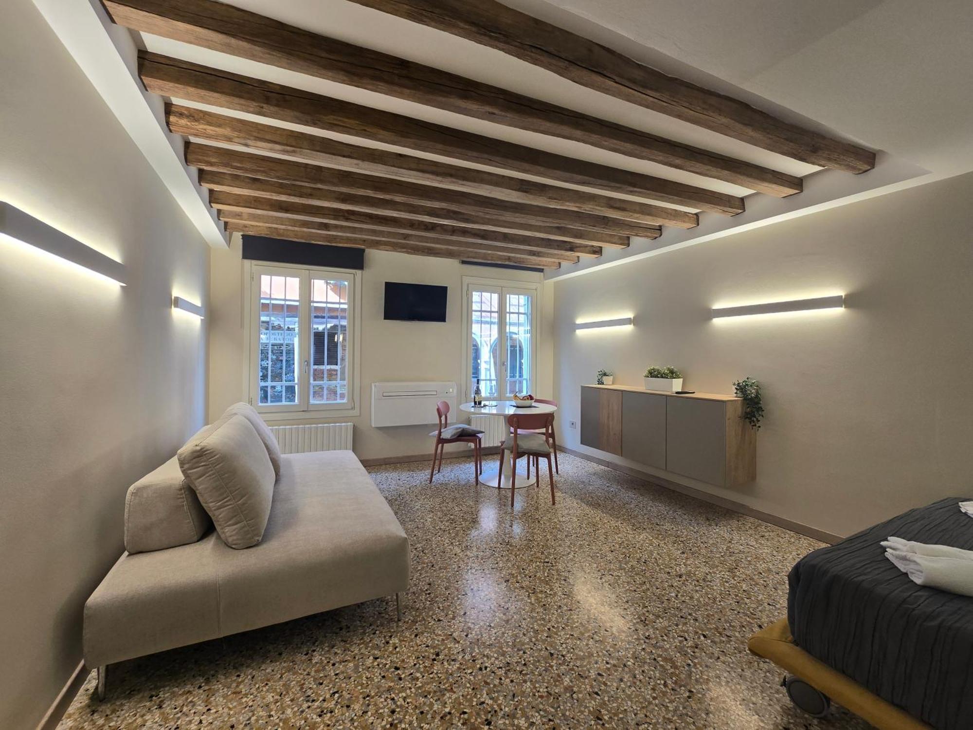 Cozy With Canal View Appartement