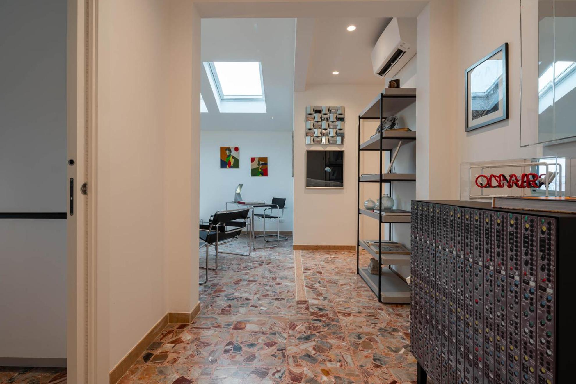 Iconic - View In Appartement Venise
