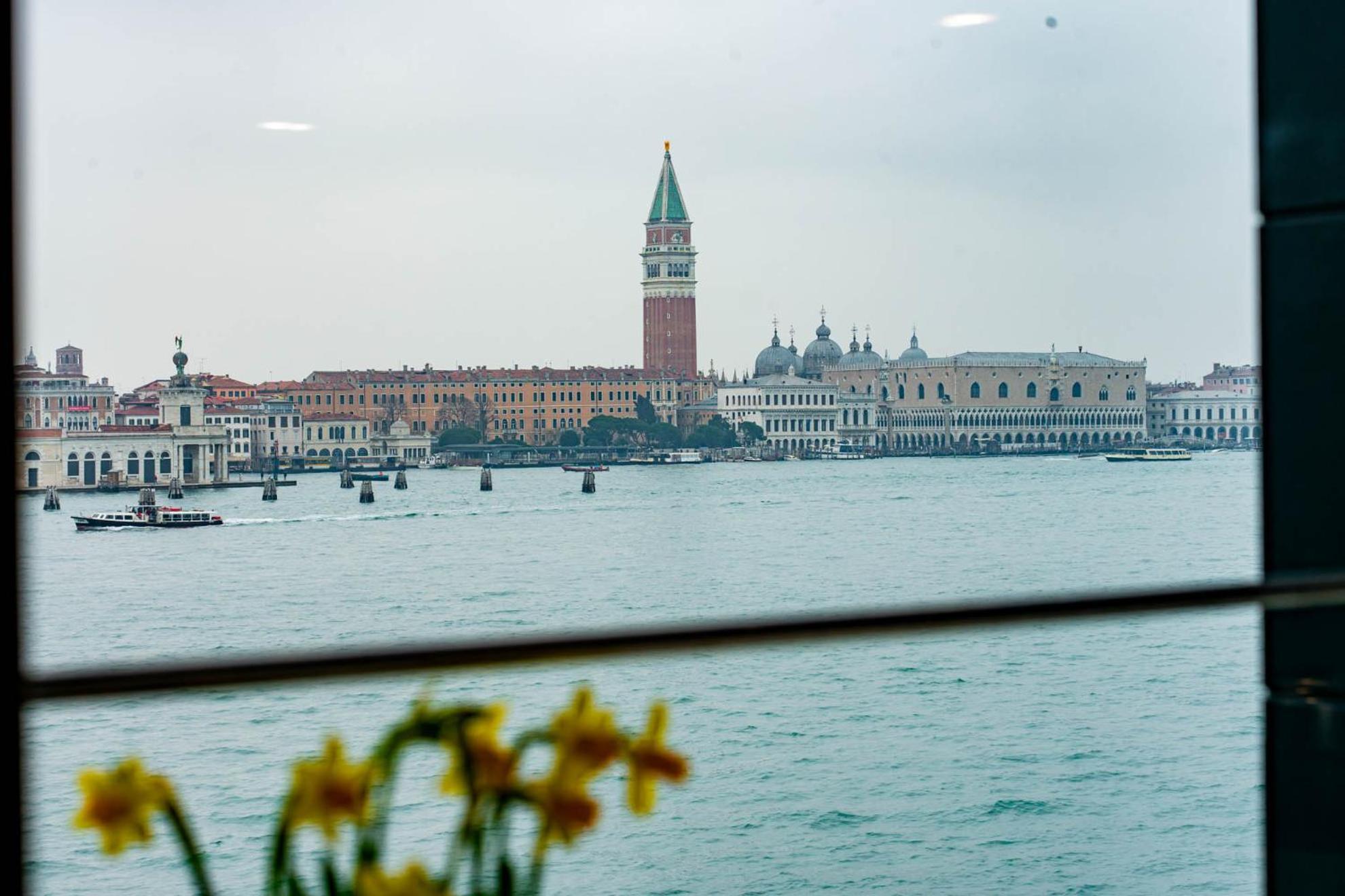 Iconic - View In Appartement *